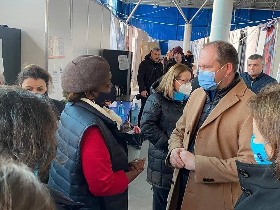 Чебан: В сетях магазинов установлены боксы для оказания помощи беженцам.