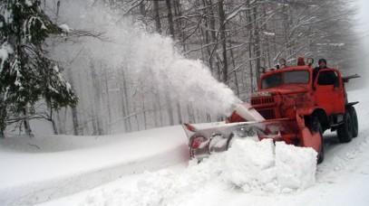 După amiază, 26 de localități încă erau blocate în urma viscolului. Foto: jurnalul.ro