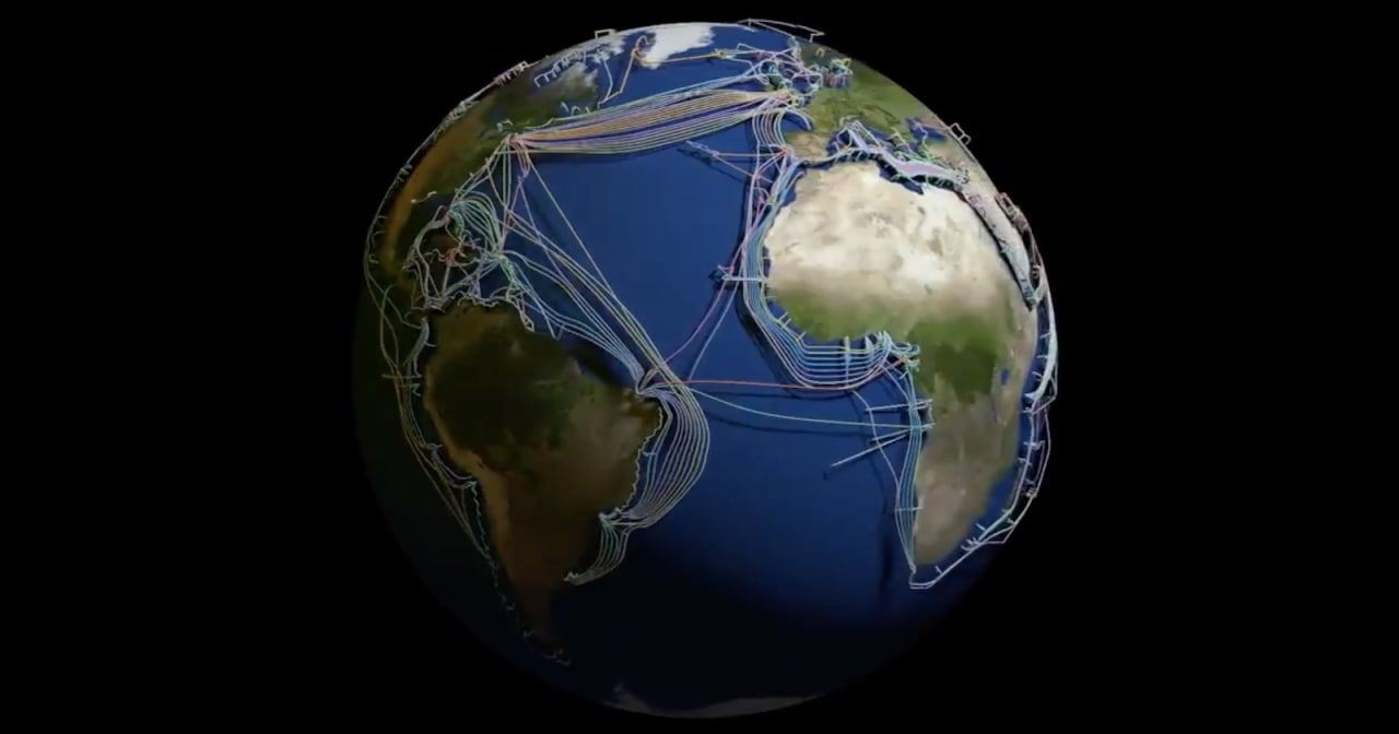 Все подводные оптические кабели Земли показали на 3D-модели планеты.
