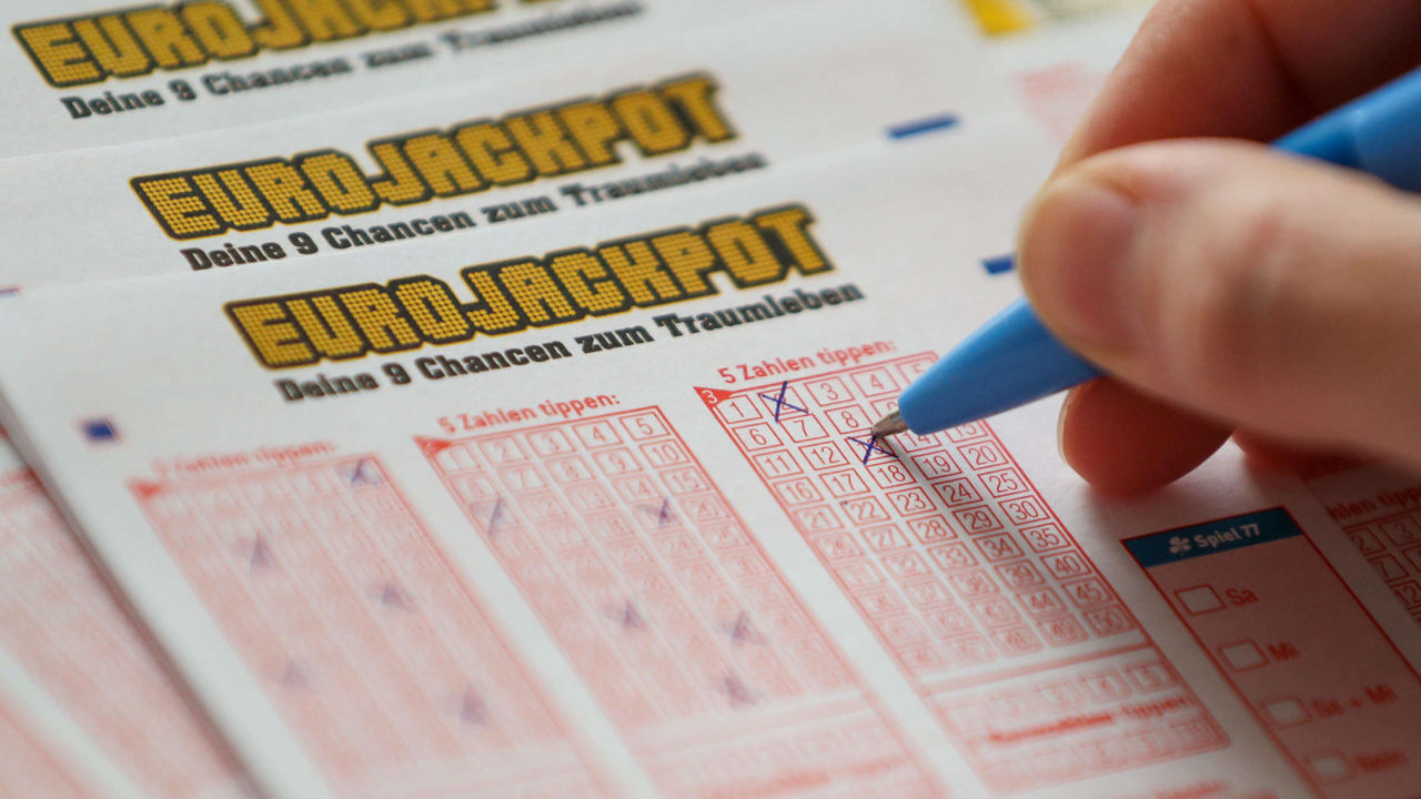 Житель Чехии выиграл 120 млн евро в лотерею Eurojackpot.