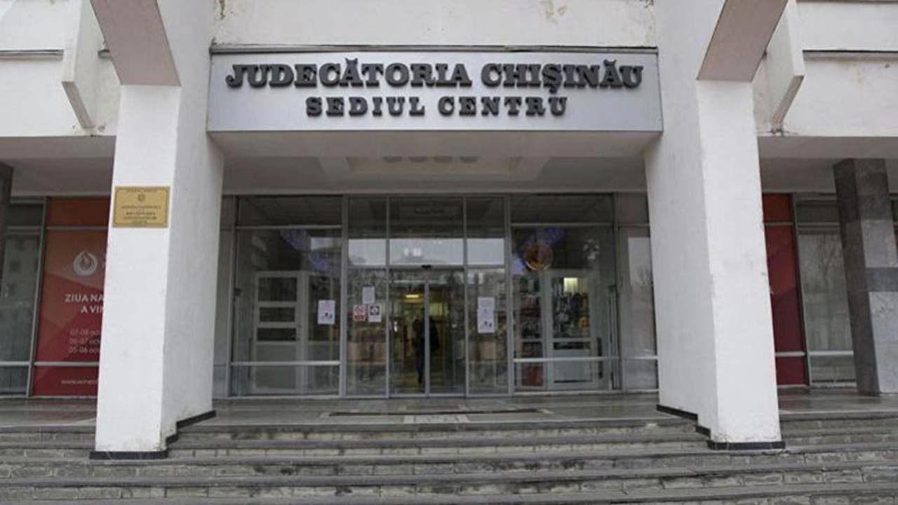 В Кишиневе поступило сообщение о минировании суда сектора Центр.