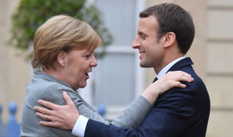 Merkel merge vineri la Paris pentru a discuta cu Macron despre viitorul UE.