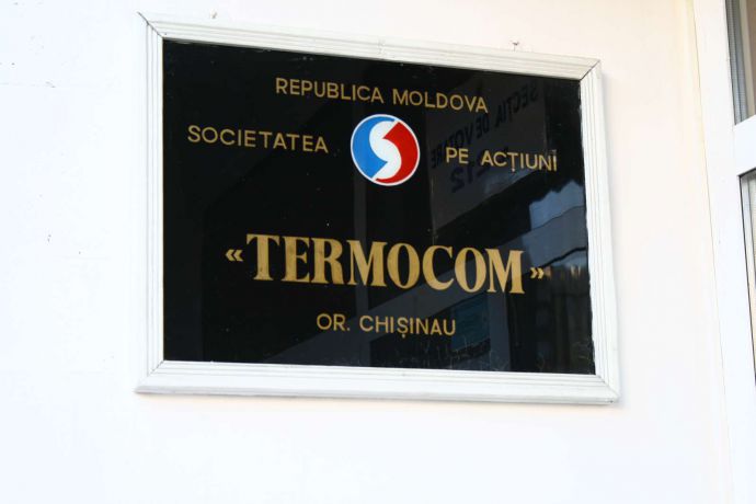 В случае невыплаты долга управление жилищным фондом при поддержке юристов предприятия подаст в суд.