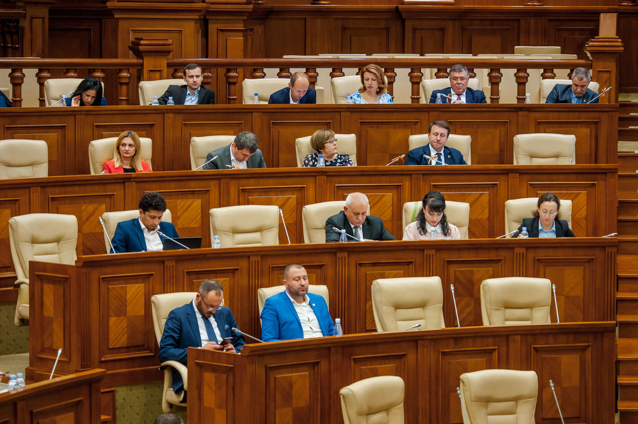 PAS и PPDA недовольны бездействием парламента: "Это стратегия Додона".