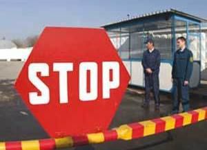 Транспортное средство задержано, товар изъят.