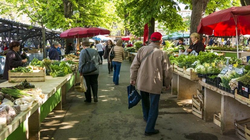 Красносельский поручил уделить повышенное внимание соблюдению карантинных мер на рынках.