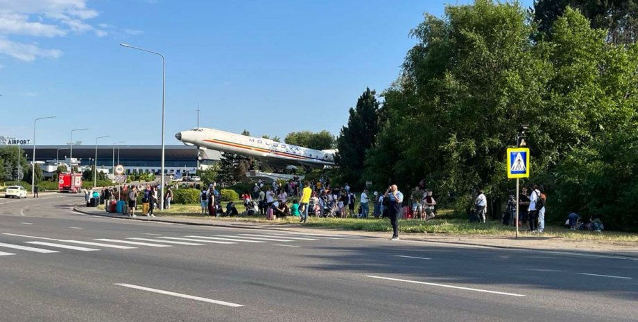 Прокуратура проверит правильность действий лиц, ответственных за безопасность в аэропорту.