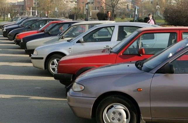 По данным статистики, из общего числа зарегистрированных с начала года автомобилей более 47 процентов - это машины старше восьми лет.