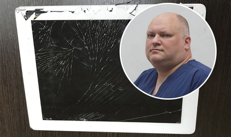 Депутат муниципалитета Ярославля Дмитрий Петровский разбил свой iPad.
