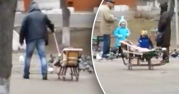 Мужчина нашел решение для зимы без снега и приделал к санкам колеса. Коллаж: Stiri.md