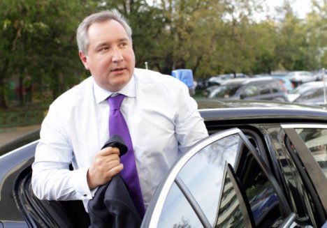 Рогозин пошутил, что «российским танкам визы не нужны».