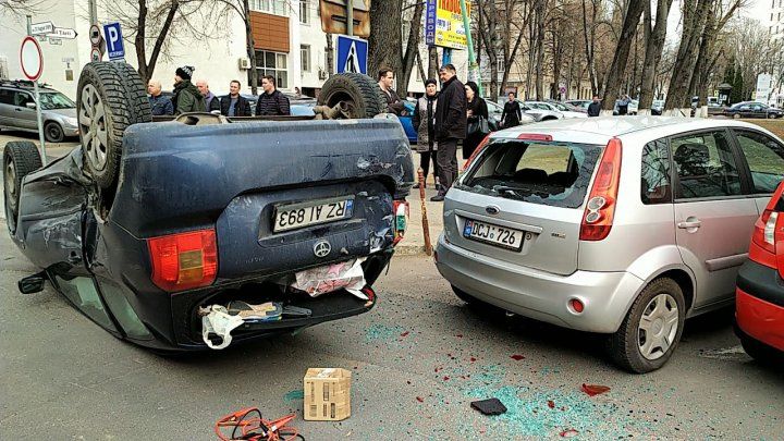 Серьезное ДТП произошло на пересечении улиц 31 Августа и Сфатул Цэрий в столице.