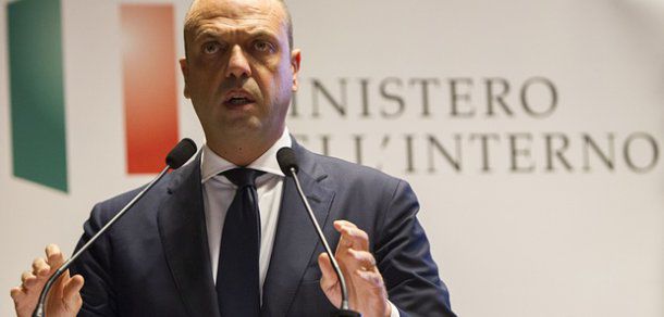 Poliţia italiană a dejucat un atentat care-l viza pe ministrul de Interne. Foto: i.guim.co.uk