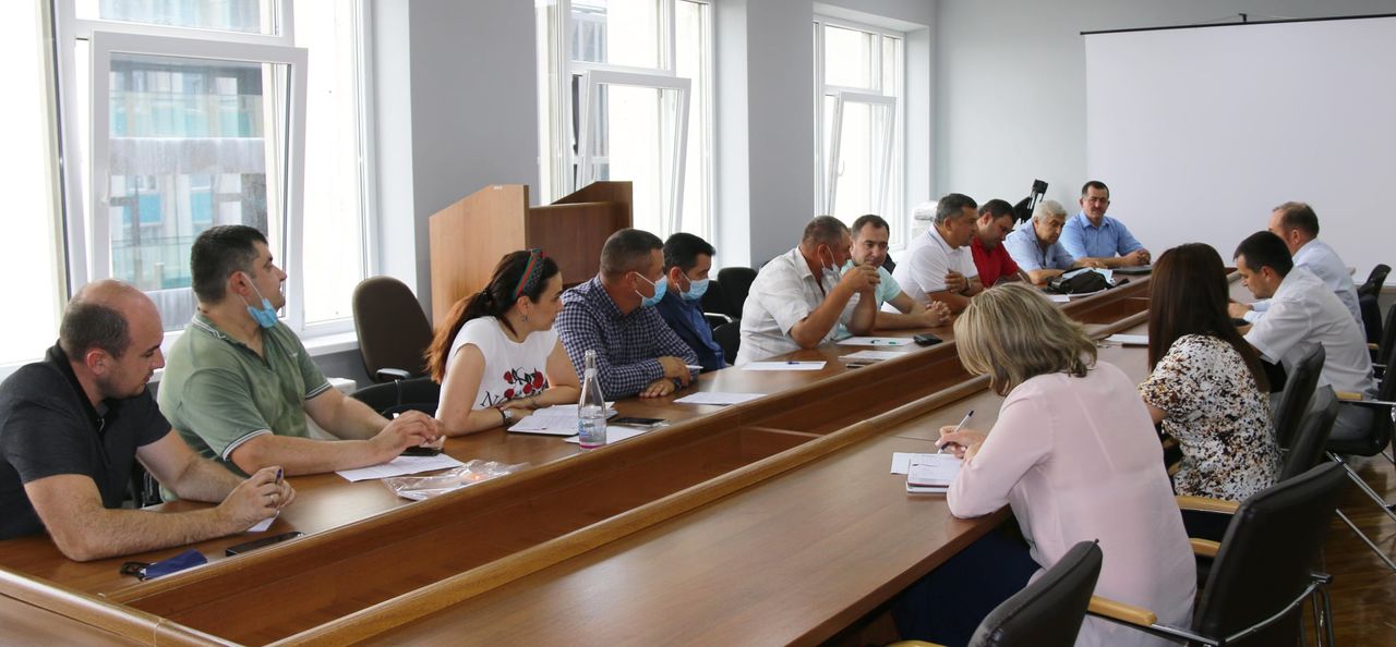 Власти и фермеры обсудили проблемы в животноводстве.