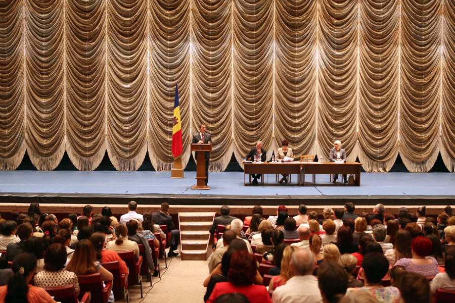 Cu două zile înainte de începerea şedinţelor Legislativului, Coaliţia de guvernare a decis să se întrunească pentru a discuta în special despre amplasarea punctelor de control a migraţiei la fontiera administrativă.