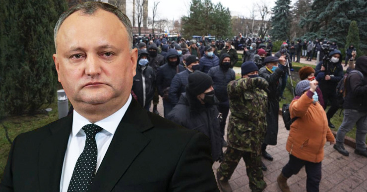 Додон - протестующим фермерам: Правительство не уйдет. Коллаж: Point.md