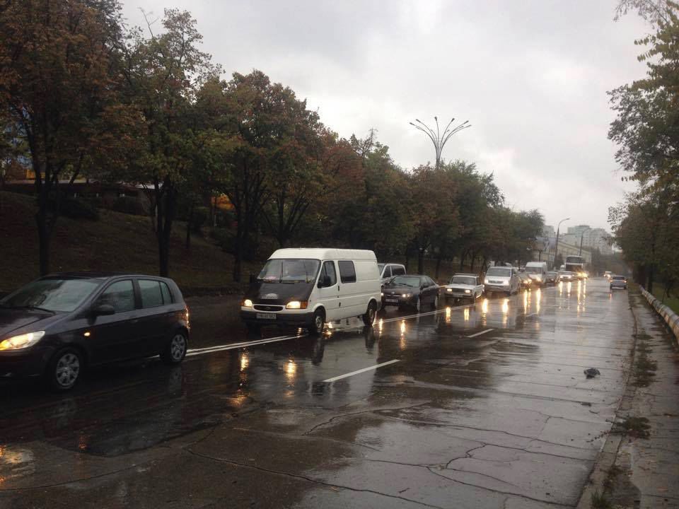Șapte străzi din capitală vor fi azi blocate, în legătură cu efectuarea lucrărilor de întreţinere şi salubrizare a infrastructurii rutiere. Foto: publika.md