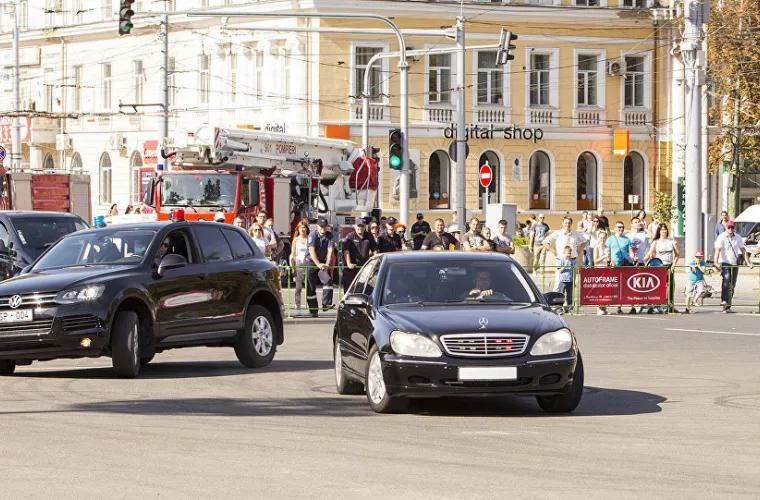В Яловенах офицер службы госохраны наехал на ногу ребенку.