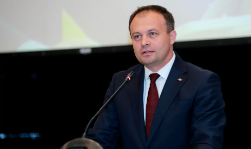 Maia Sandu îi face un cadou foarte bun președintelui țării, Igor Dodon, care era extrem de bucuros de zvonurile despre amânarea finanțării Republicii Moldova.