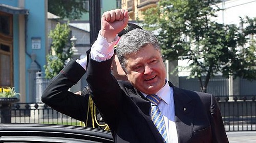 Всего на счет избирательного фонда Порошенко поступило 96 475 277,38 гривен и вся эта сумма является личными средствами президента.