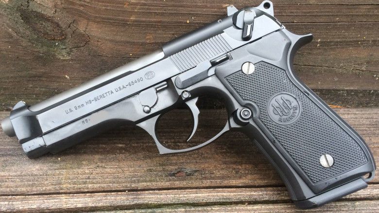 Compania de armament Beretta vrea să inițieze producția de pistoale și aruncătoare de grenade în România.