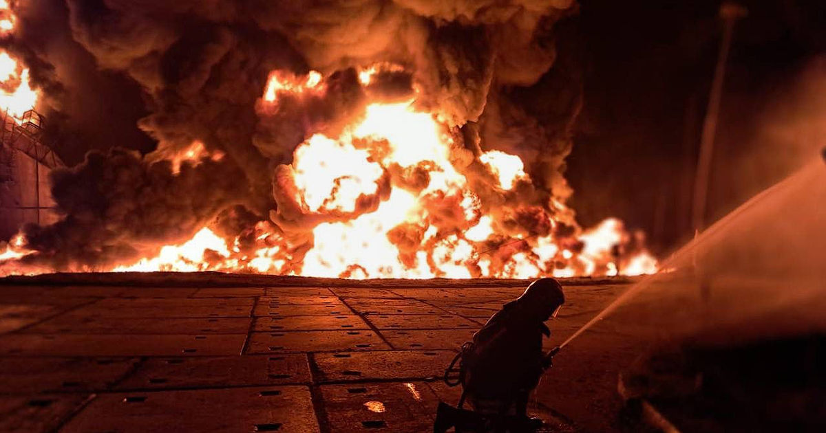 Incendiu în urma unui atac la un obiectiv energetic din regiunea Odesa.