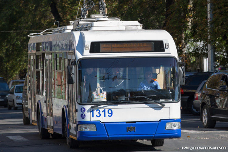 Даже после устранения аварии, дорожное движение в этом районе было затруднено из-за сформировавшихся пробок.