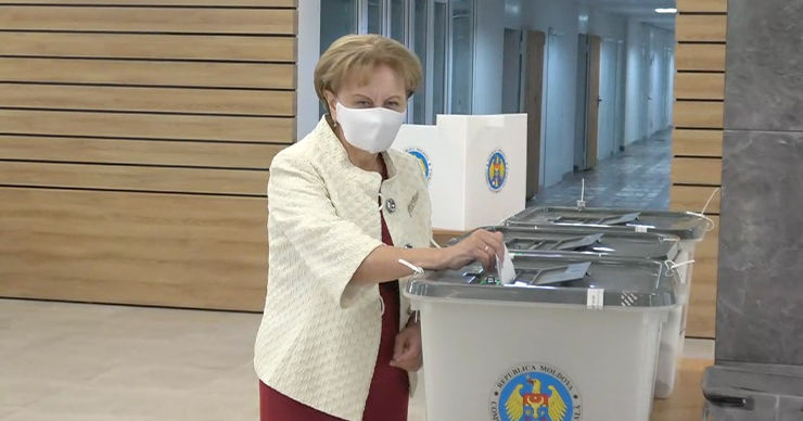 Председатель парламента Зинаида Гречаный.