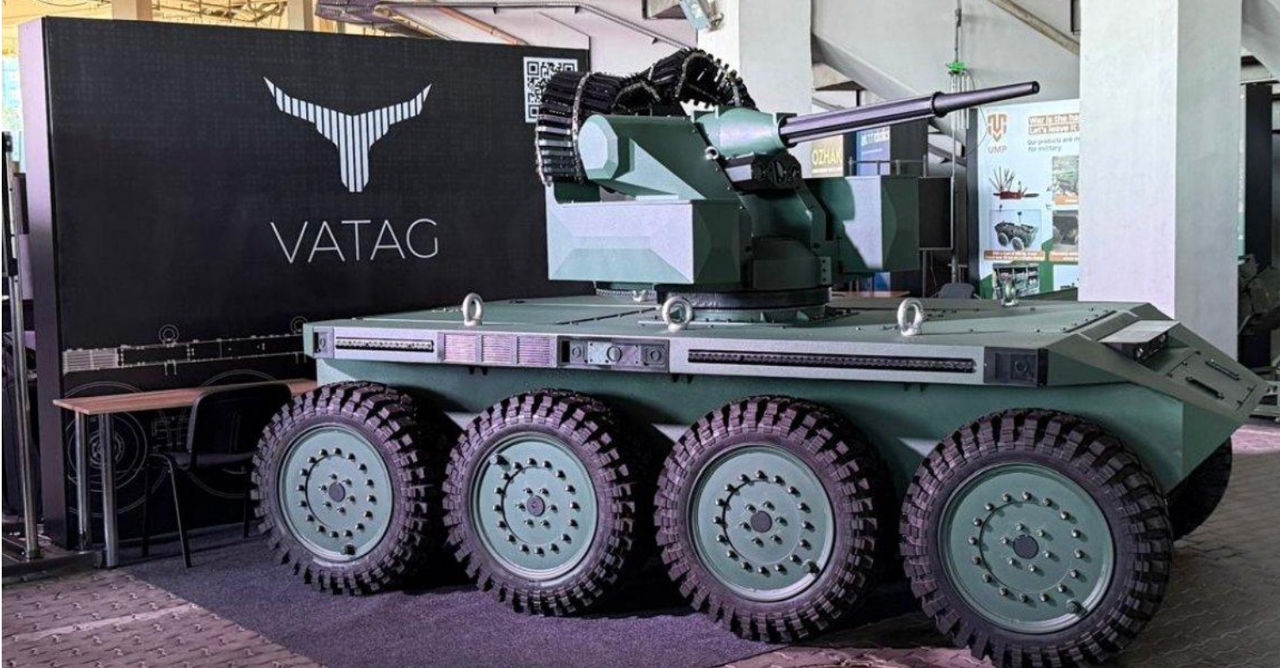 Complexul robotic terestru VATAG, controlat de inteligență artificială, prezentat în Ucraina.