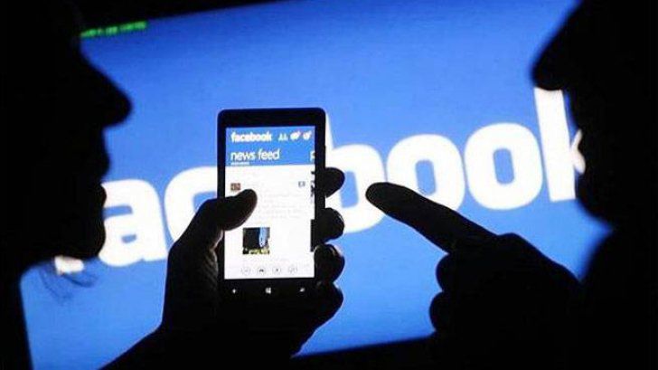 În medie, un om folosește rețeaua socială Facebook aproape o oră zilnic. 