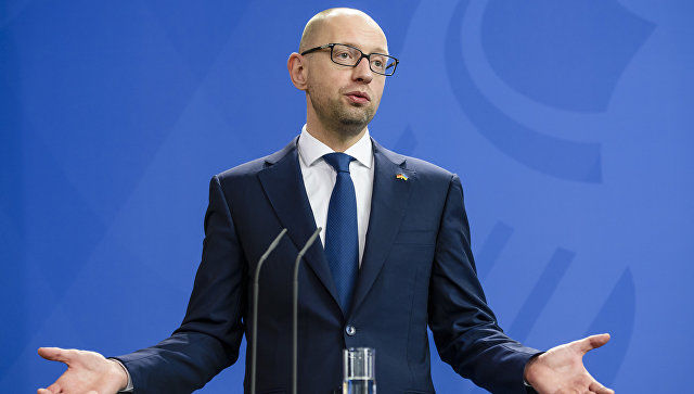 Яценюк рассказал, что заработал грыжу позвоночника за два года премьерства.