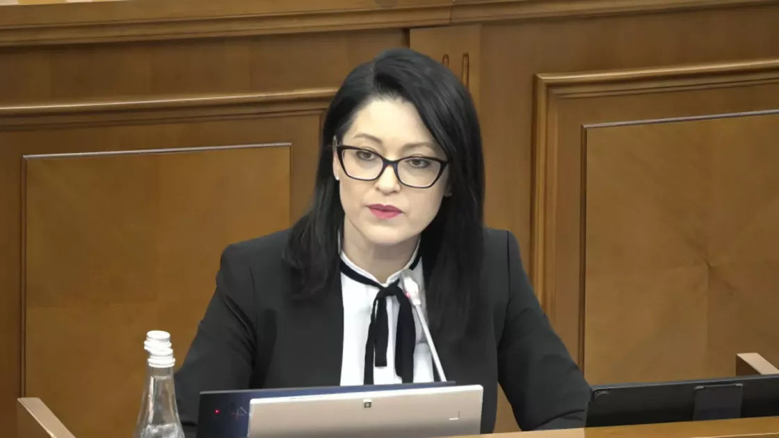 Proiectul de reducere a vârstei de pensionare pentru mamele cu mulți copii, respins de Guvern.