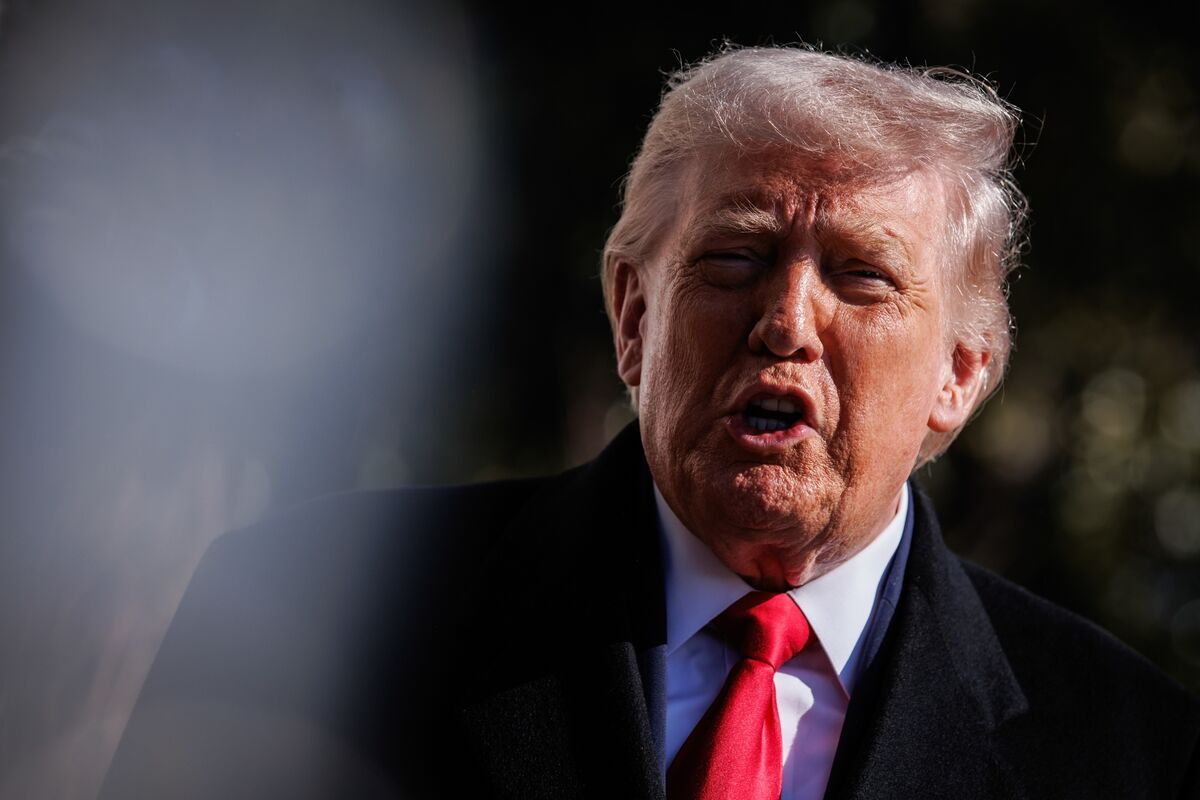 Trump a ordonat declasificarea documentelor despre OZN-uri și viața extraterestră.