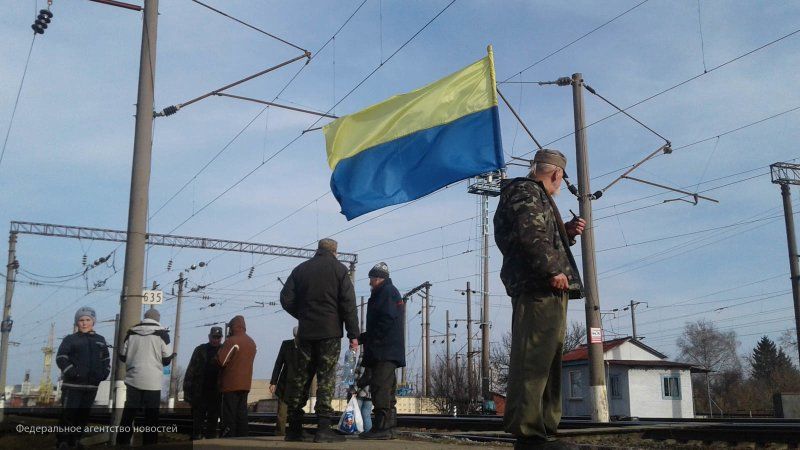 Активисты обратились с предложением отменить основные железнодорожные и автобусные маршруты, связывающие РФ и Украину.