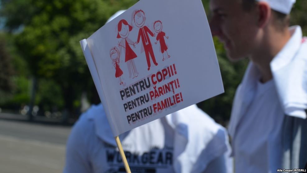 Datele Ministerului Muncii arată că în ultimii ani a crescut numărul copiilor lăsați în grija tutorelui.