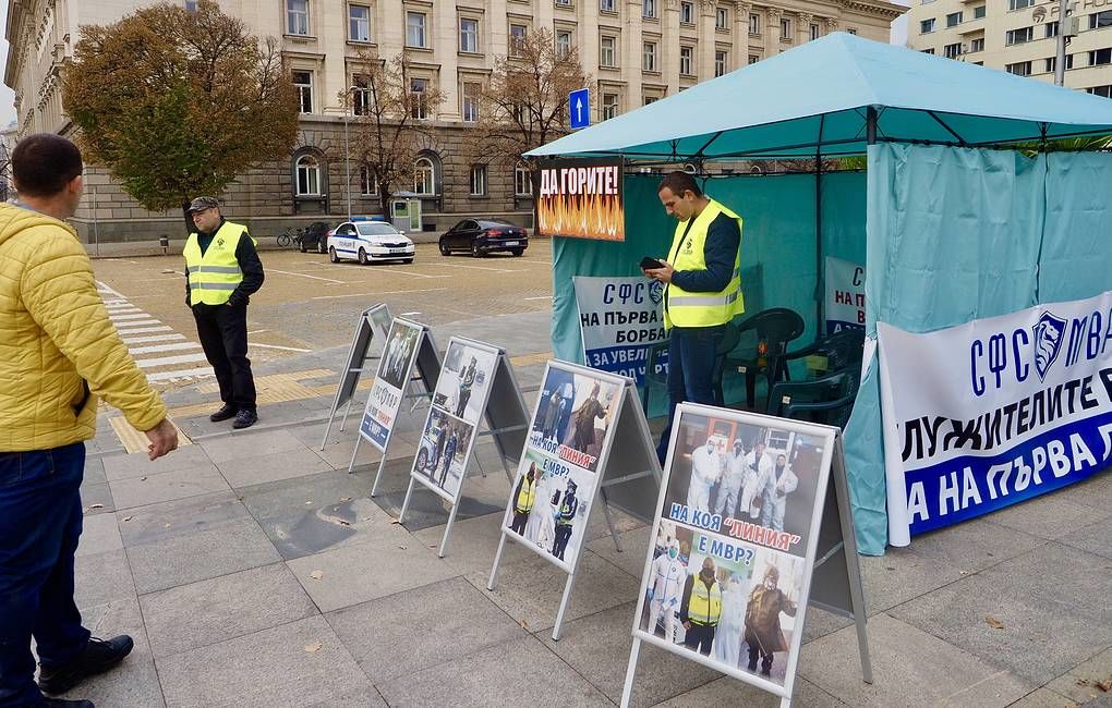 Полицейские провели в Софии акцию протеста.