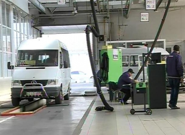 Revizia tehnica trebuie facuta pana pe data de 14 aprilie iar masinile cu defectiuni vor fi retrase de pe ruta. In Chisinau circula aproape 2000 de microbuze.