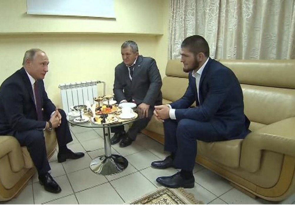 Путин встретился с Хабибом Нурмагомедовым и его отцом.