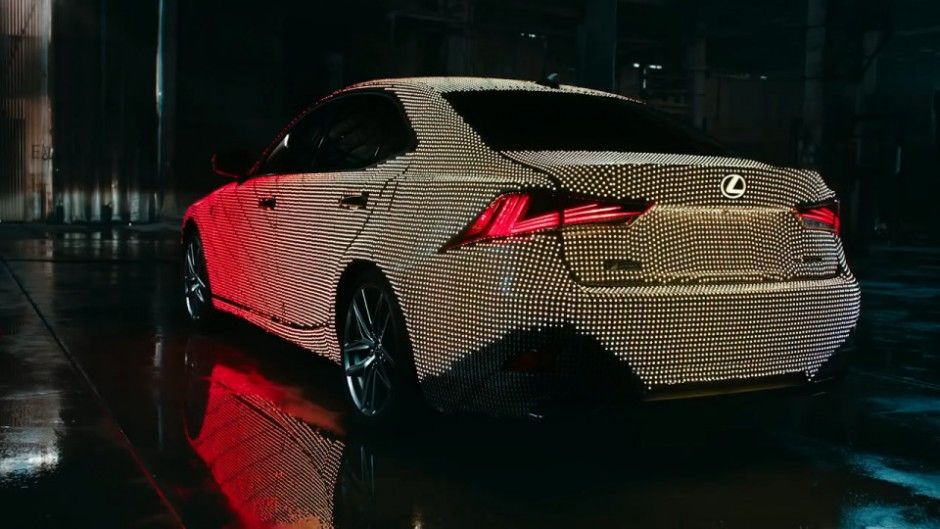 Lexus LIT SI sedan, îmbrăcat cu 41.999 de LED-uri.