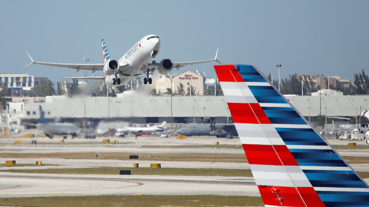 Boeing 737 MAX возвращают в эксплуатацию после двух катастроф.
