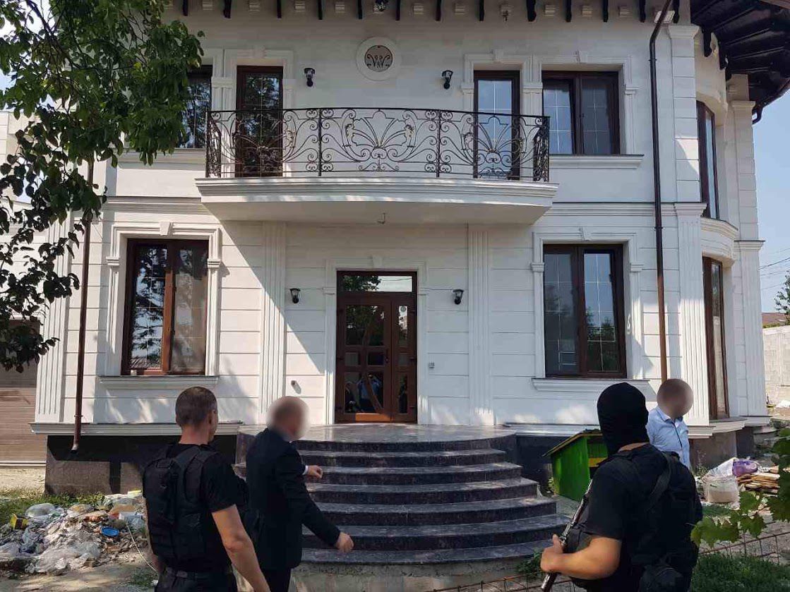 Șapte persoane reținute pentru evaziune fiscală și spălare de bani în proporții deosebit de mari. 