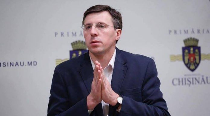В то время как одни называют бойкот целесообразным, другие считают его странным.