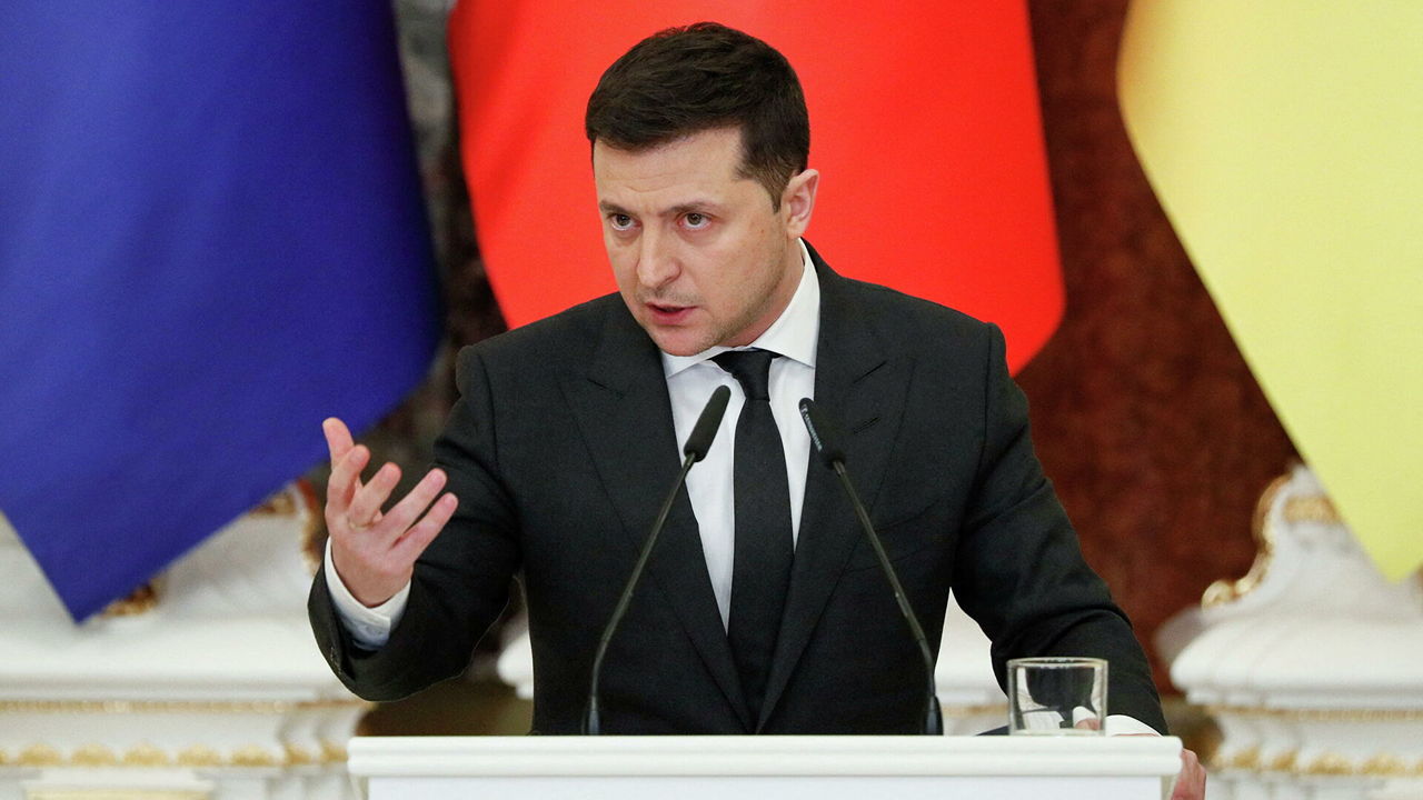 Зеленский: Украина разорвала дипломатические отношения с Россией.