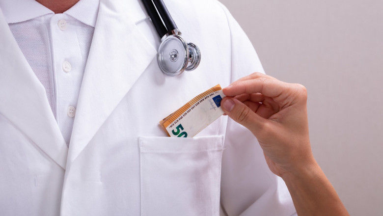 Medicul-șef de la maternitatea din Bălți, readus la post în ciuda condamnării pentru mită.