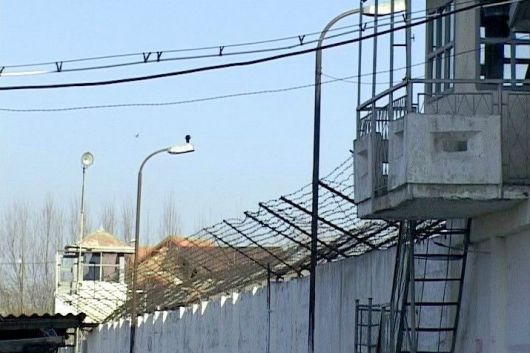 У заключенного было право появляться дома раз в неделю.