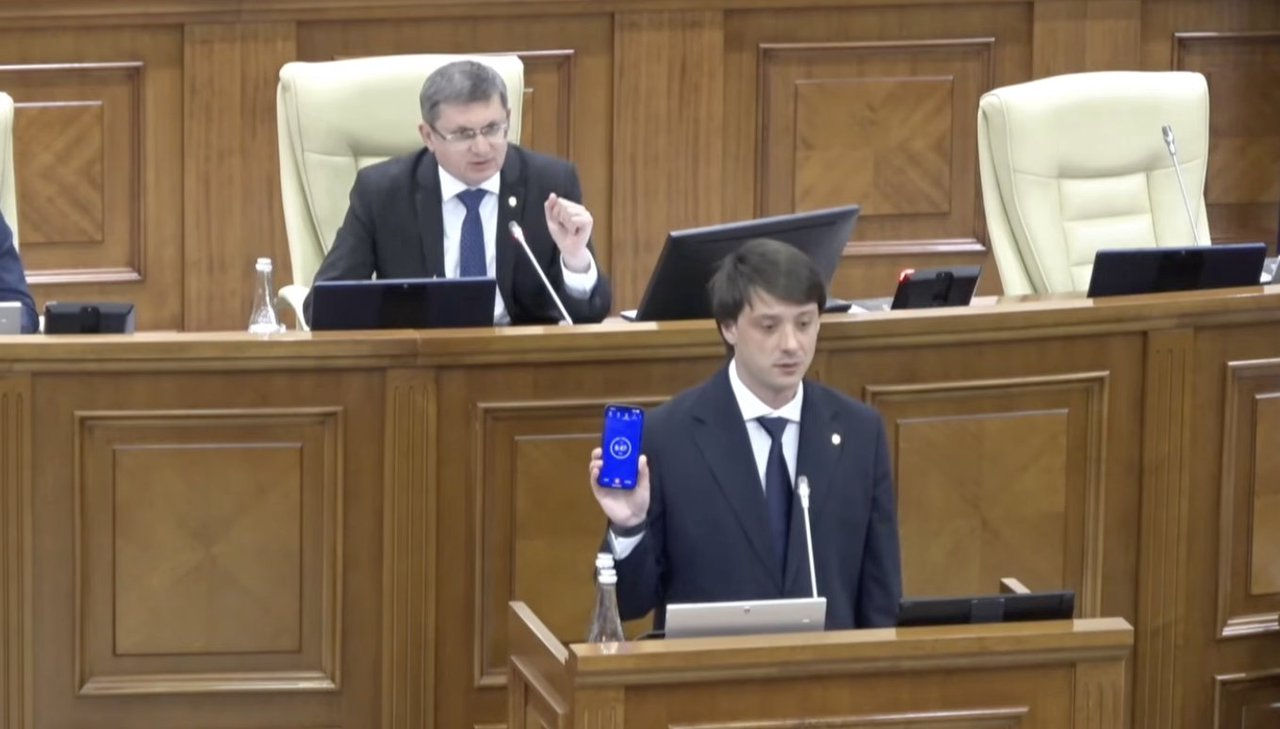 Verșinin i-a numit pe deputații PAS „idioți utili”: Grosu i-a oprit microfonul.