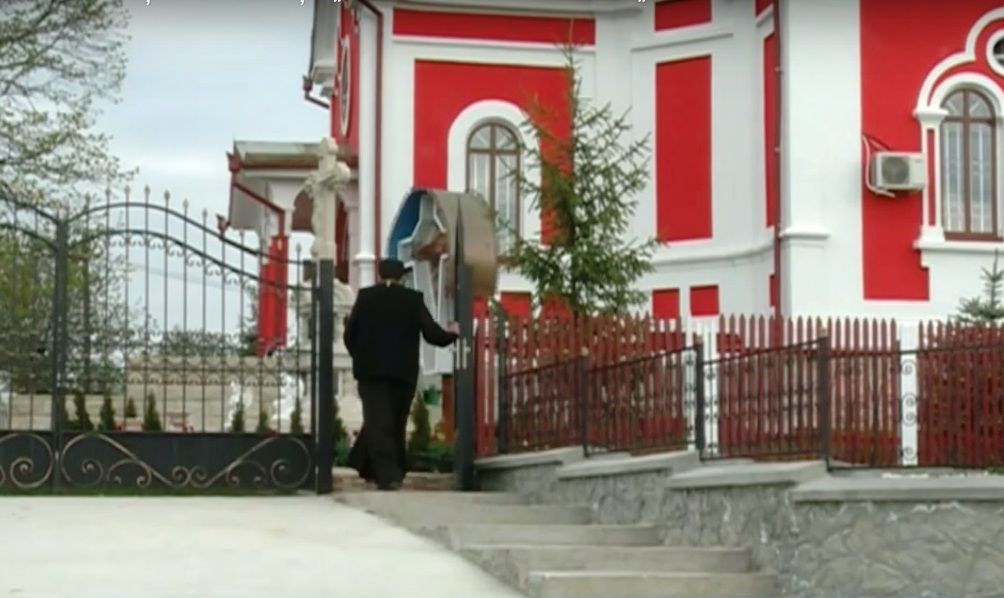 O melodie plină de mister a apărut din senin, în timpul unei vecernii.