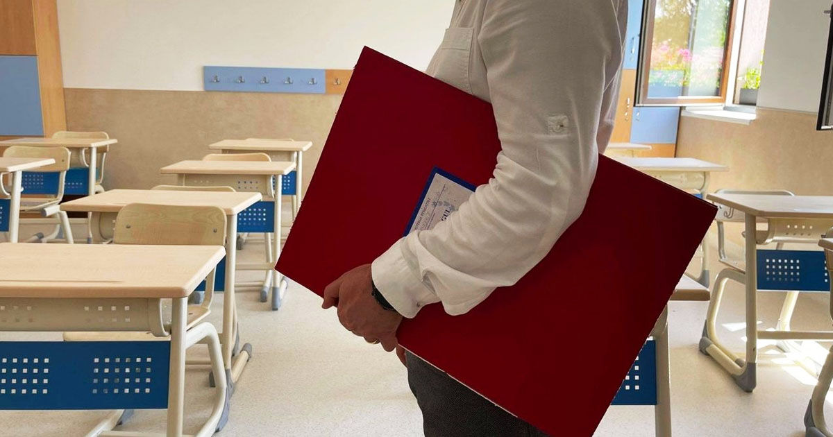 Contractele pentru perioade nedeterminate cu șefii adjuncți din școli vor fi întrerupte.