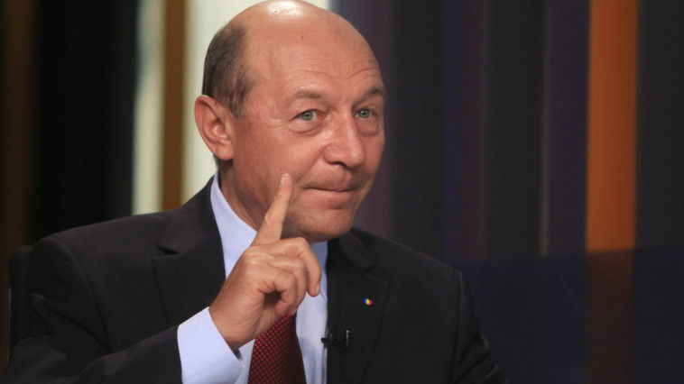 Reacția lui T. Băsescu la decretul lui Dodon privind retragerea cetățeniei R. Moldova. Foto: tribuna.md