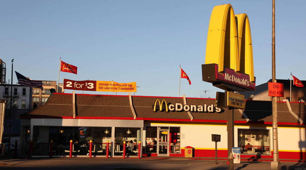В ресторанах McDonalds после пандемии будут проводить дезинфекцию каждые полчаса.